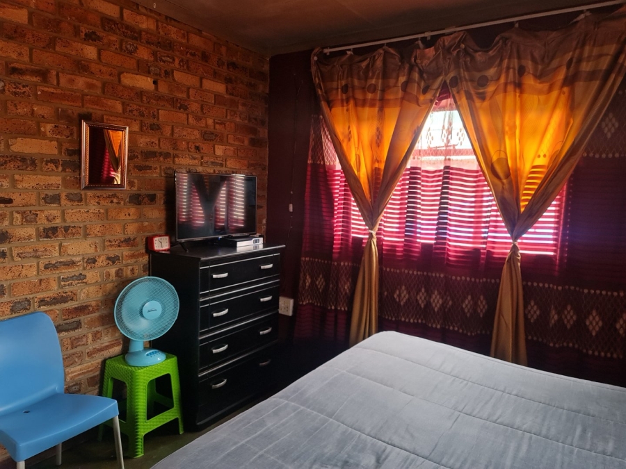 2 Bedroom Property for Sale in Oos Einde North West